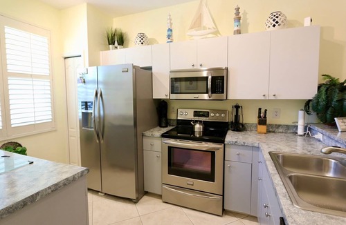 Hammock Bay Condo | Walk out 2 bed 2 bath with shared pool, 10-15 mins to Marco beaches