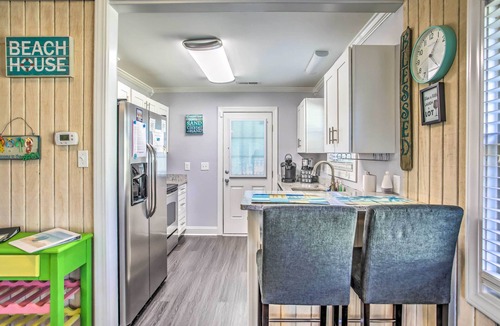 Myrtle Beach Cottage | Walk to Apache Pier: Coastal Condo w/Pool Access