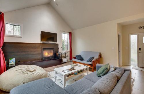 Harlow House | Walk to Autzen Stadium, 3 Mi to UO! Home w/Patio