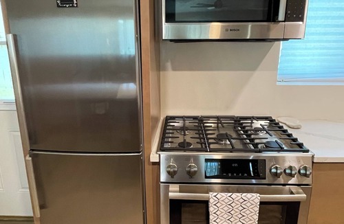 Encanto Condo | Walk to Barrows Sparkling Pool Midtown 2 Bedroom