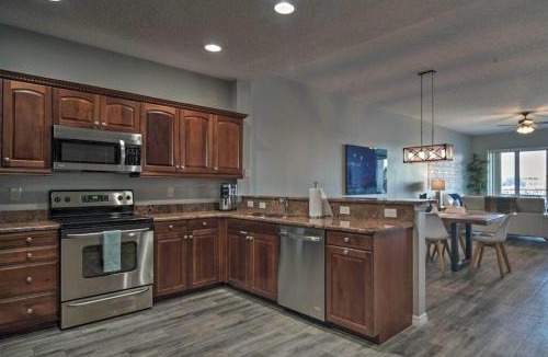 Clearwater Beach House | Walk to Beach 8 min Pool Hot Tub Bay View