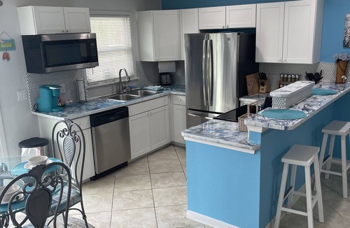 Englewood Apartment | WALK TO BEACH ACCESS! DOG FRIENDLY PROPERTY!