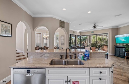 St. Tropez House | ⛱️Walk to Beach | Community Pool & Hot Tub | Casa del Mare⛱️