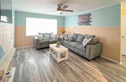 Ormond Ocean Gard Cottage | Walk to Beach Cottage with a Lemon tree.