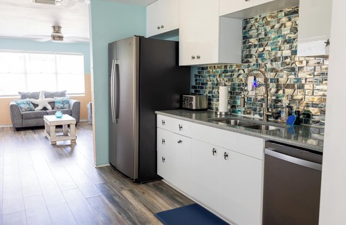 Ormond Ocean Gard Cottage | Walk to beach Cottage