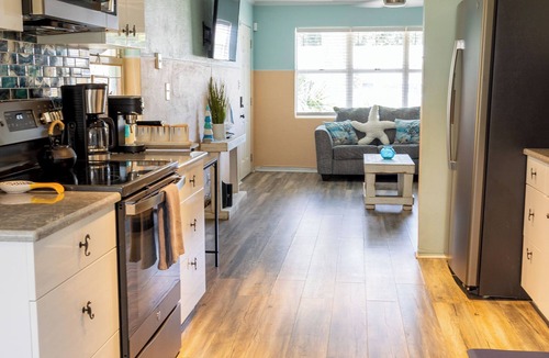 Ormond Ocean Gard Cottage | Walk to beach Cottage