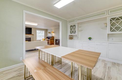 Smith River House | Walk to Beach: Cozy Home w/Deck in Smith River!