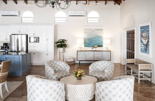 Estate Hull House | Walk to beach & dining! Sleeps 17, large pool!