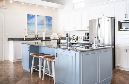 Estate Hull House | Walk to beach & dining! Sleeps 17, large pool!