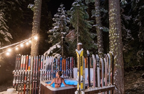 Timberland Cabin | Walk to Beach, Dogs Ok, Hot Tub -Salty Bear Cabin