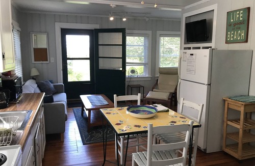 Newport East Cottage | Walk to Beach from adorable vintage cottage!