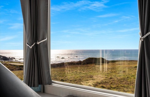 Sereno del Mar House | Walk to Beach! Game Room & Dog~Friendly~Bodega Bay Sonoma Coast Beach House
