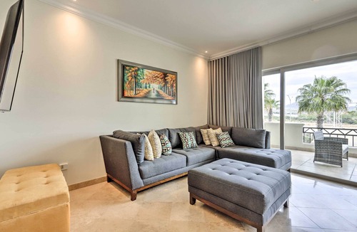 El Medano Ejidal Apartment | Walk to Beach: Modern Cabo Condo w/Balcony!