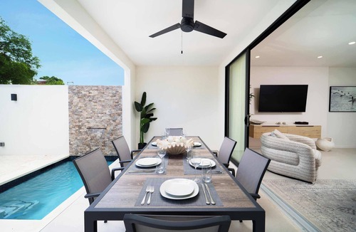 Lower Carlton House | Walk to Beach, New Elegant 3BR with Pool !