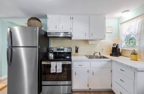 Dennis Port House | Walk to Beach, Steps from Park, Pet-Friendly & Fire Pit