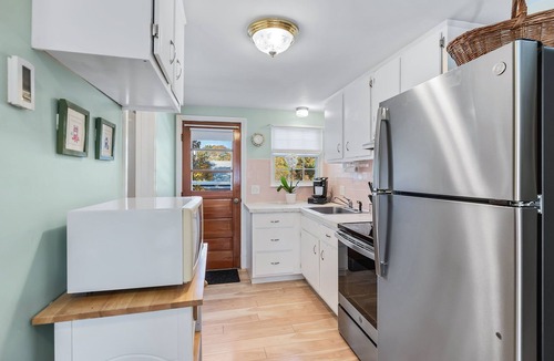 Dennis Port House | Walk to Beach, Steps from Park, Pet-Friendly & Fire Pit