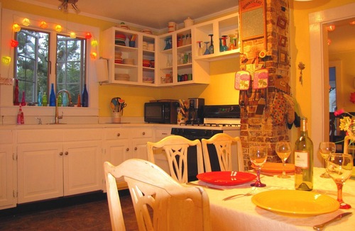 Oak Bluffs House | WALK TO BEACHES,HARBOR,EVERYTHING! IN-TOWN OB! Deck,A/C,Outdoor Shower, Wifi