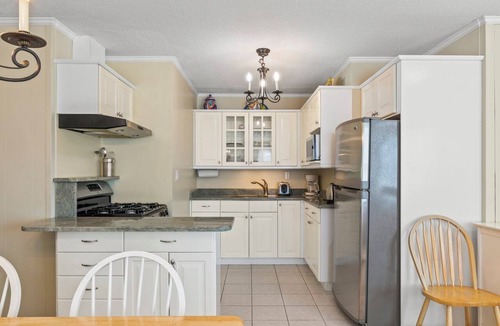 Hyannis Apartment | Walk To Beaches, Main Street, and Harbor. 1BR Cottage. Quiet Area. Captain Gosnold Village 18A
