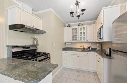 Hyannis Apartment | Walk To Beaches, Main Street, and Harbor. 1BR Cottage. Quiet Area. Captain Gosnold Village 18A