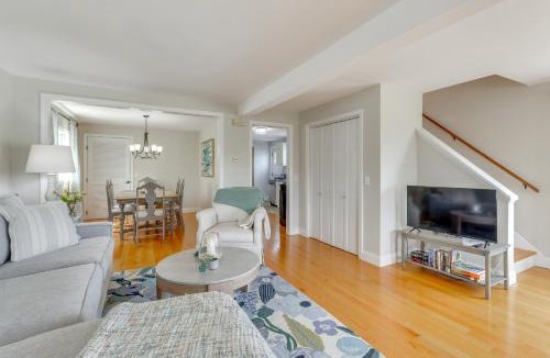 Momauguin House | Walk to Beaches: Sunny East Haven Home w/Grill