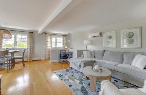 Momauguin House | Walk to Beaches: Sunny East Haven Home w/Grill