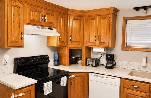 Berkeley Springs House | Walk to Berkeley Springs Downtown: Cozy 2BR Home with Fireplace.