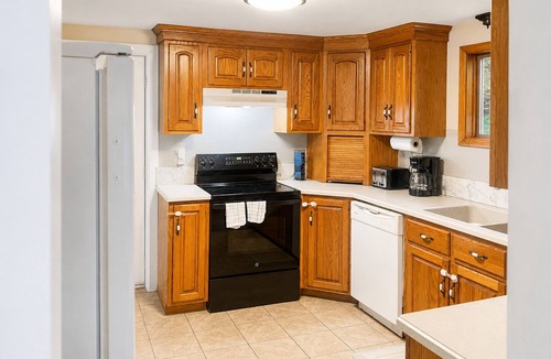 Berkeley Springs House | Walk to Berkeley Springs Downtown: Cozy 2BR Home with Fireplace.
