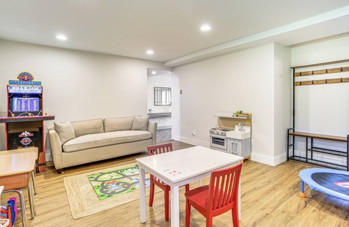 Swan Lake House | Walk to Bethel Woods: Family Home w/Deck & Views!