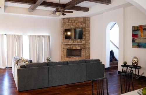 Lakeland Park House | Walk to Boat Launch: Stylish Austin Gem