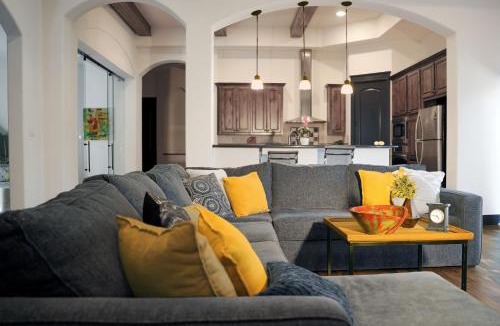 Lakeland Park House | Walk to Boat Launch: Stylish Austin Gem