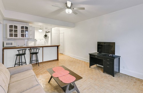 Beacon Hill Apartment | Walk to Boston Common: Bright Apt w/ Rooftop Deck