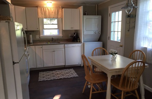 Campground Landing Cottage | Walk to Campground Beach Modern, Well‑Kept Cottage
