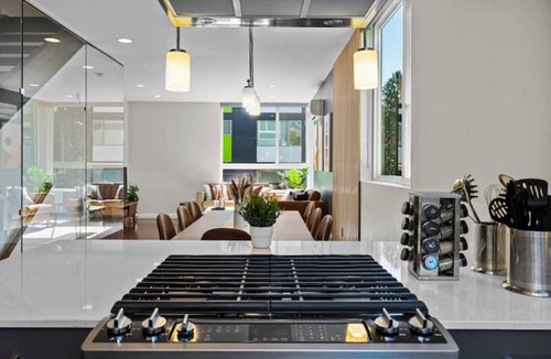 Squire Park House | Walk to CapHill 4B2B Designer Home w/Rooftop deck
