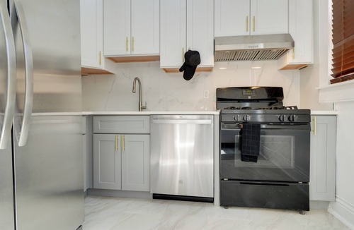South Louisville Apartment | Walk to Churchill Downs: Pet-Friendly Retreat!