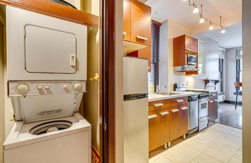Short North Apartment | Walk to Convention Center, Secured Apt in Columbus