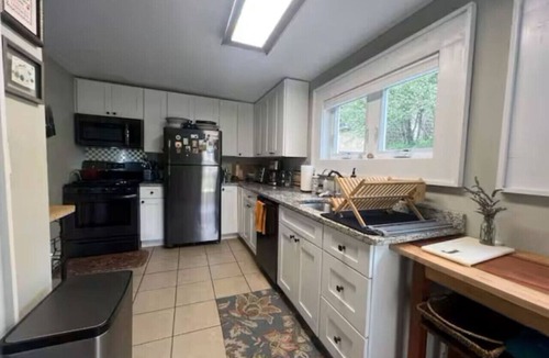 Thomas Apartment | Walk to Dining & River Walk | Cozy Backyard & Fireplace