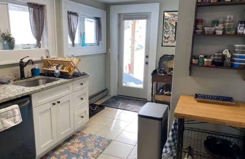 Thomas Apartment | Walk to Dining & River Walk | Cozy Backyard & Fireplace