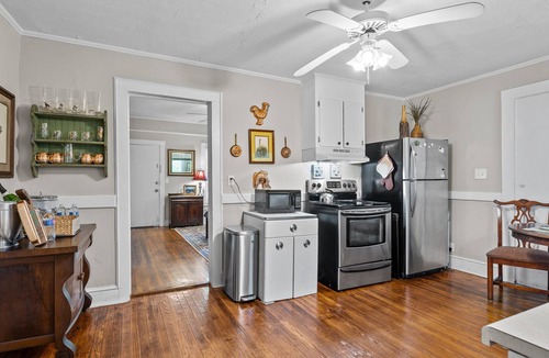 Dunean House | Walk to Downtown and Falls Park, 1.2 Miles, Fenced Yard – Relaxing Retreat