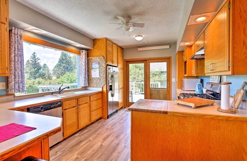 Custer House | Walk to Downtown: Custer Retreat w/Fire Pit!