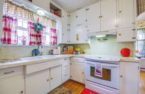 Lebanon House | Walk to Dtwn: Marie Antoinette-Themed Lebanon Home