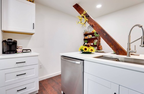 Hammondsport Apartment | Walk to Eats: New Boho Hammondsport Apt w/Pool!