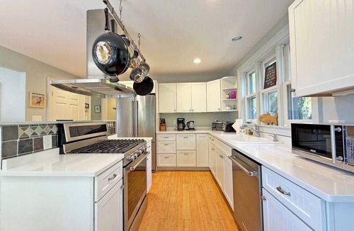 Edgartown House | Walk to Edgartown Wharf - Upgraded Vineyard Home with AC and Outdoor Shower