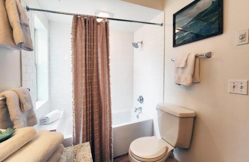 Yachats House | Walk to Everything! Hot Tub! Shorepine Haven