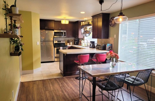 Fairmount Park House | Walk to Everything! Quick access to the beach and Downtown Seattle