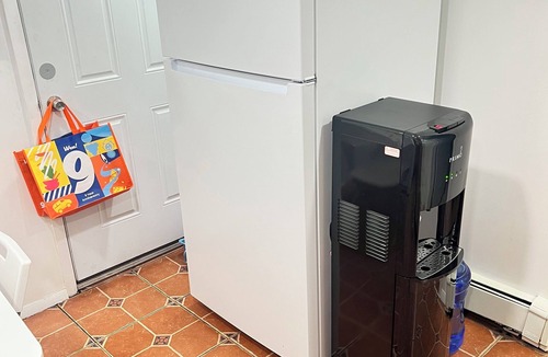 South Farmingdale House | Walk to everything and LIRR Station. No need for Uber or car rental.