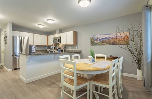 Downtown Leavenworth Condo | Walk to EVERyTHING! We Have A/C ~ Condo G2