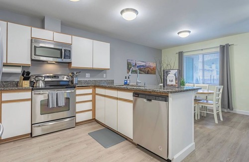 Downtown Leavenworth Condo | Walk to EVERyTHING! We Have A/C ~ Condo G2
