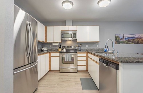 Downtown Leavenworth Condo | Walk to EVERyTHING! We Have A/C ~ Condo G2