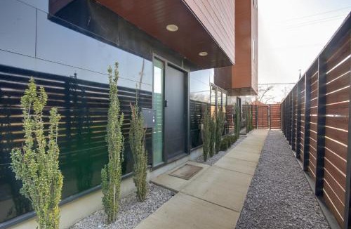 New Pathways House | Walk to FedEx Forum! Luxe Townhome w/Rooftop Deck
