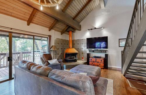 Twain Harte House | Walk to Golf & Restaurants: Serene Twain Harte Gem